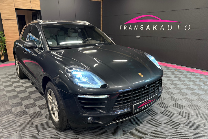 PORSCHE MACAN